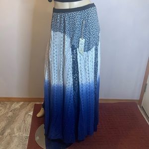 NWT - Gimmicks by BKE boho blue/white maxi skirt - L
